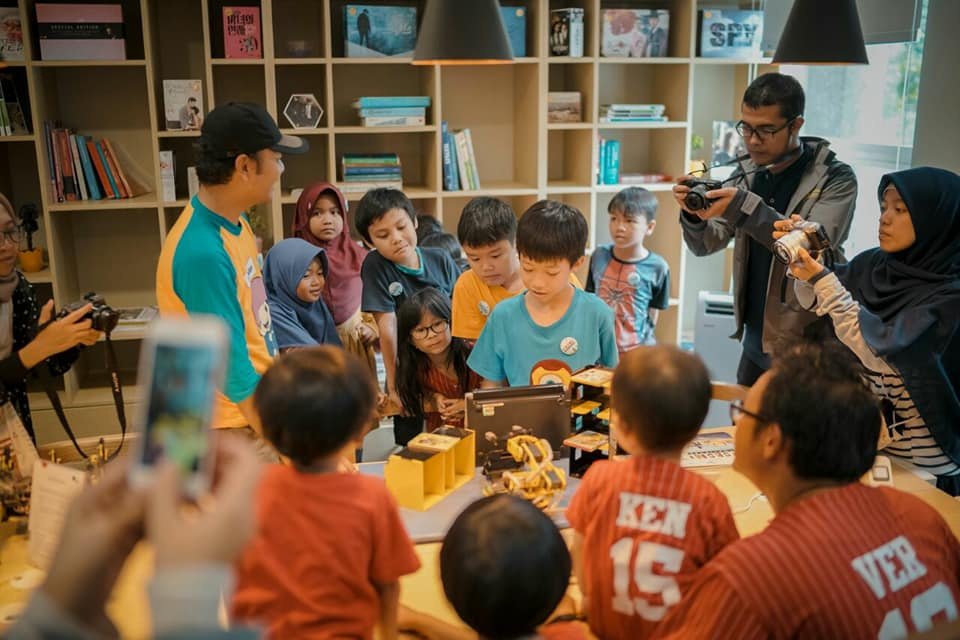 Kegiatan Robomi bersama anak-anak
